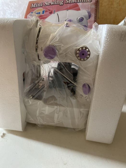 Мини швейная машинка