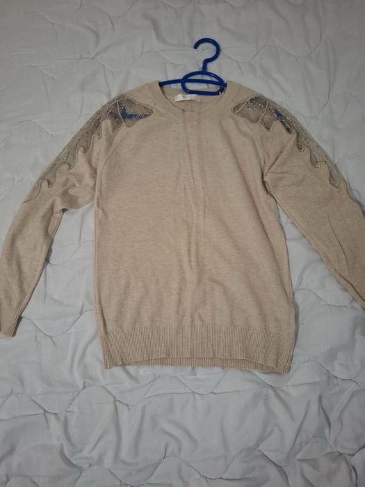 Различни видове тениски и блузи