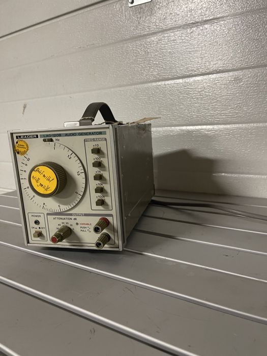 Audio generator Leader Lag 120