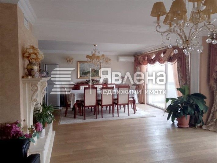 Продава се Тристаен апартамент в Благоевград, Широк център - 124 кв.м за 1855 €/кв.м - Снимка #2