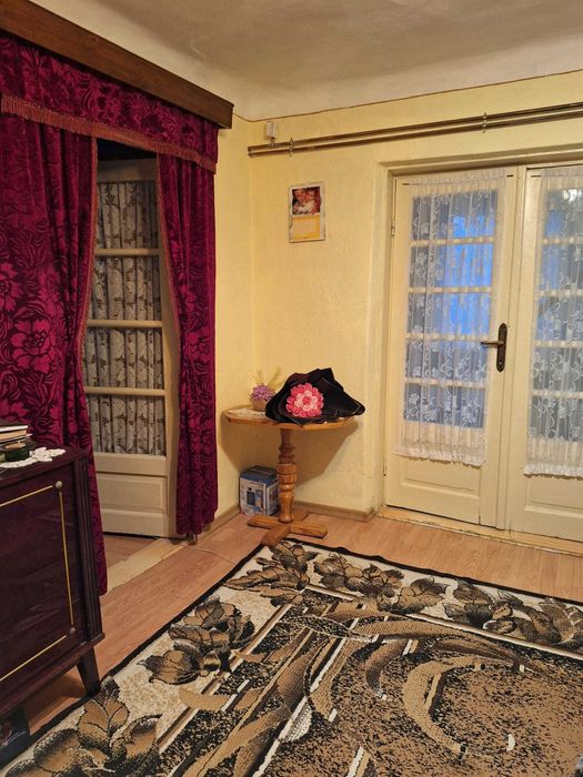 Casa un singur nivel si curte