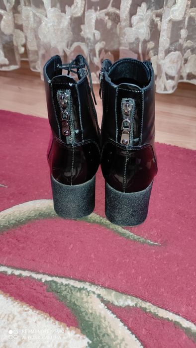 Женские ботинки.