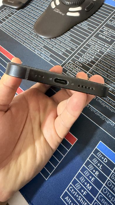 iPhone 16e. 100% батарея. 135 циклов