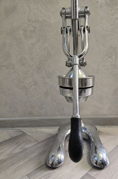 Ручная соковыжималка