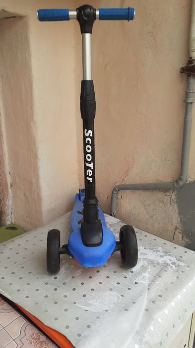 Продаю самокат Скутер