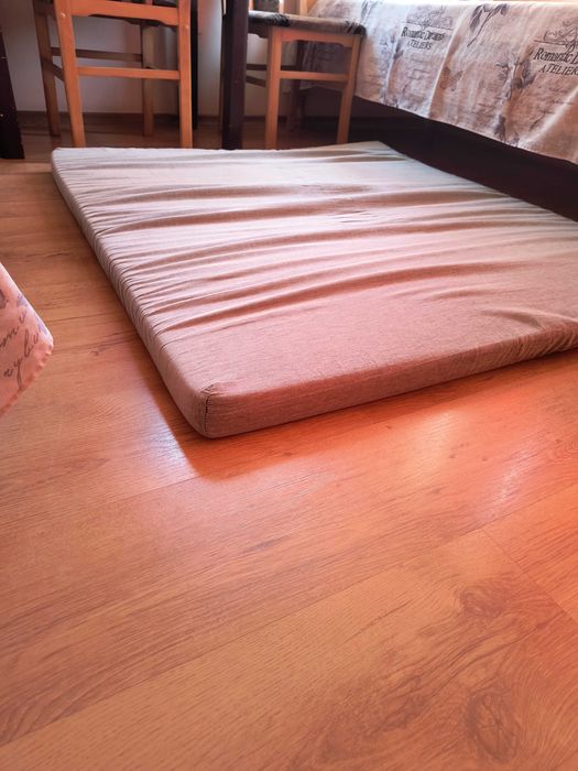 дунапрен с дамаска с размер 132/120/6  см. за 25 лева в Бургас