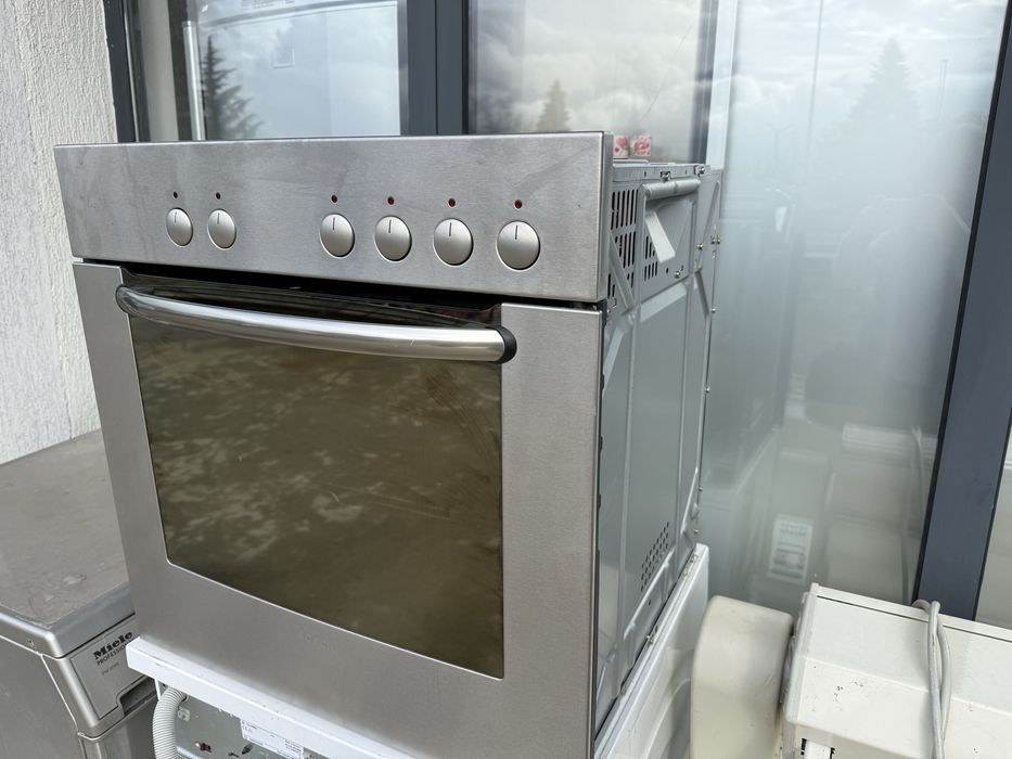 Фурна за вграждане Bosch Инокс с котлони