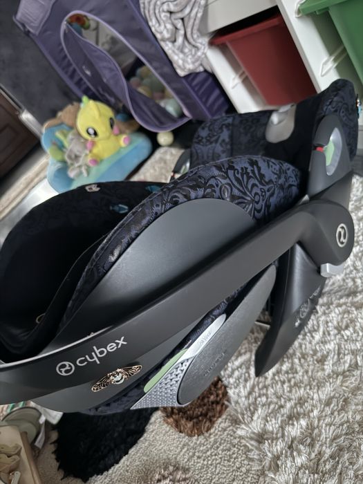 Scoica/scaun de masina editie speciala cybex plus baza T