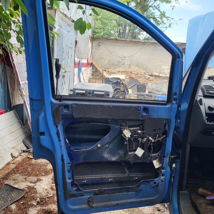 Ușa stânga dreapta cu broasca și geam Mercedes vito w639 dezmembrez