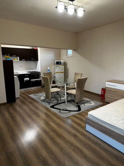 Тристаен апартамент в централна част на Варна