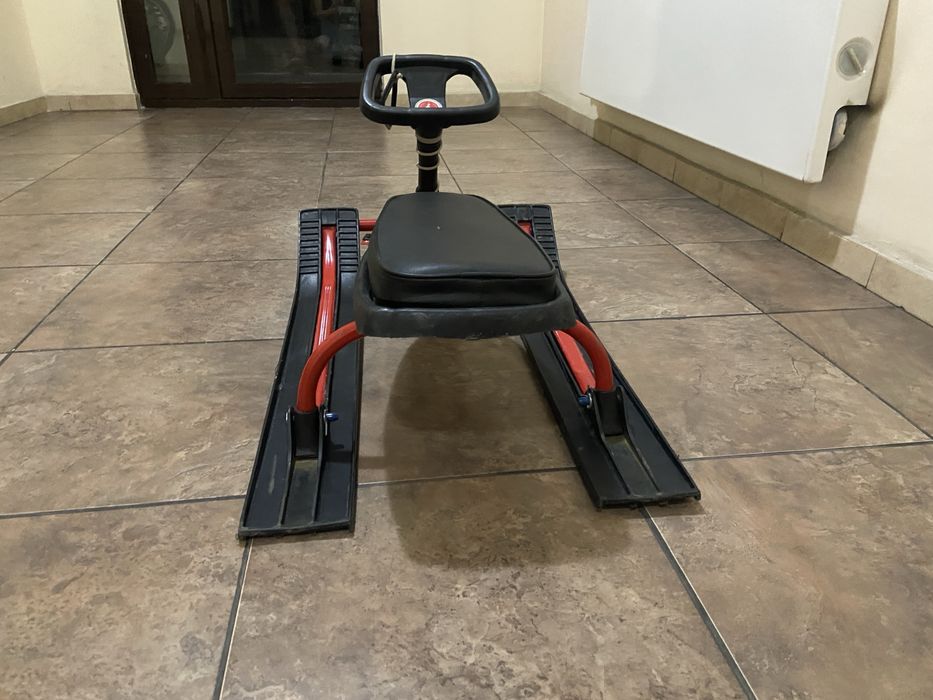 Санки крастный с рулем и тормозом