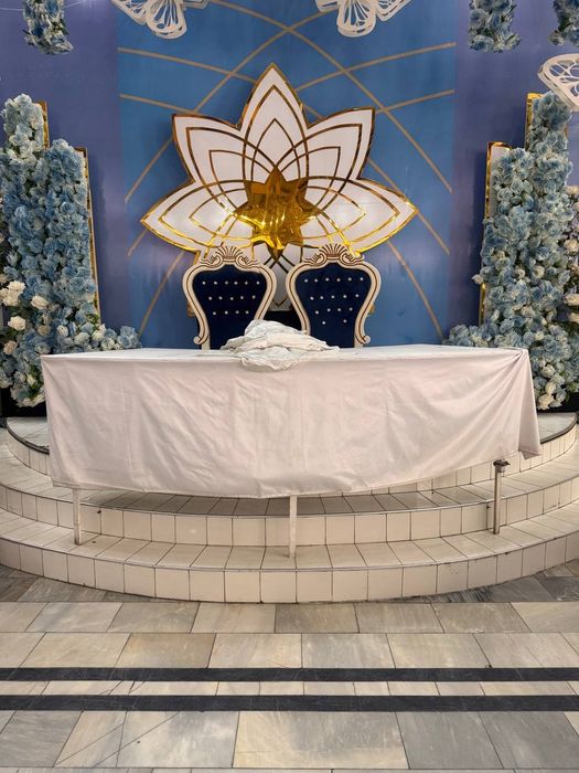 Kelin kiyov saxnasi va stol stuli sotiladi