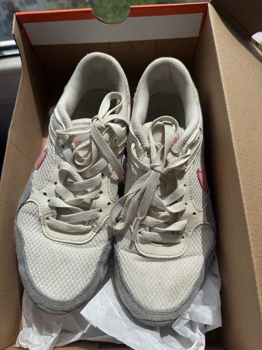 Оригинални маратонки Nike Air 36,5