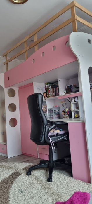 Pat etajat cu dulap si birou
