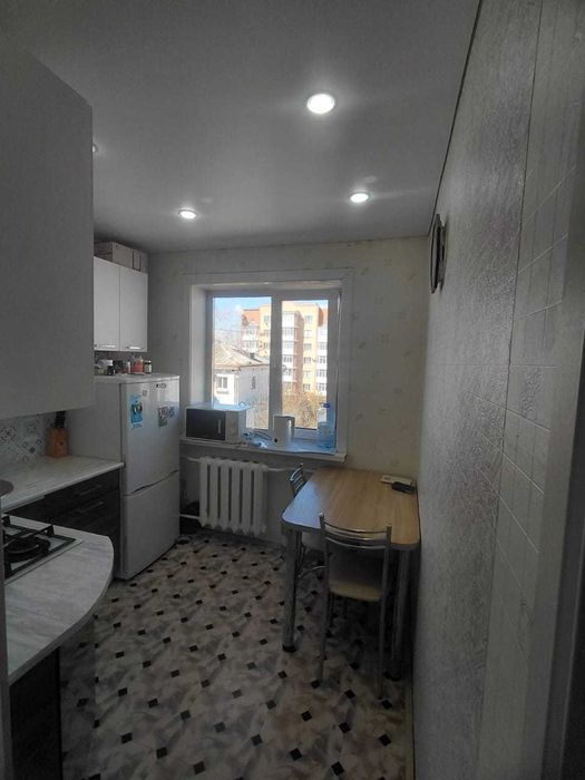 продам 2 комн. квартиру в центре города