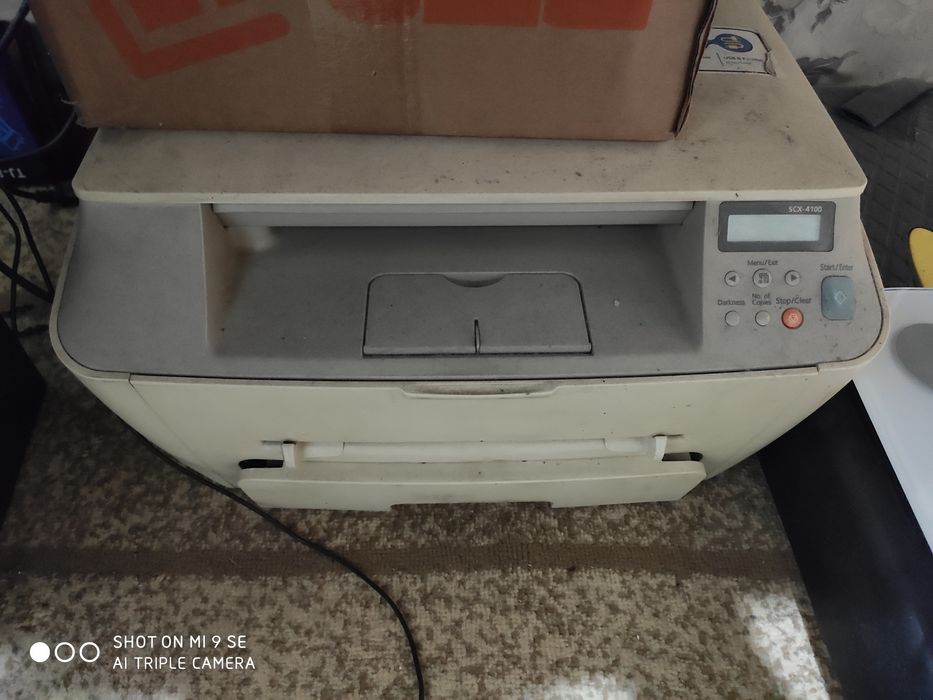 Два принтера цветной и чёрно-белый