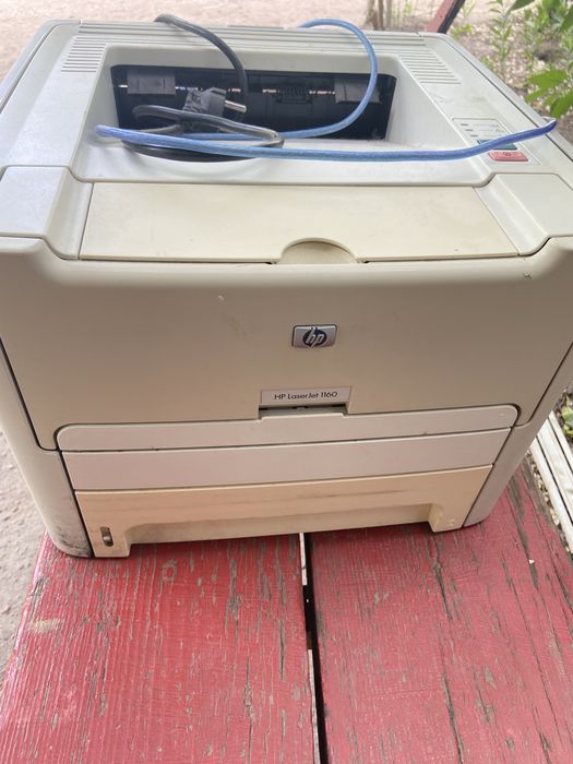 Продам принтер ! Рабочий ! Б/у с катриджем ……………