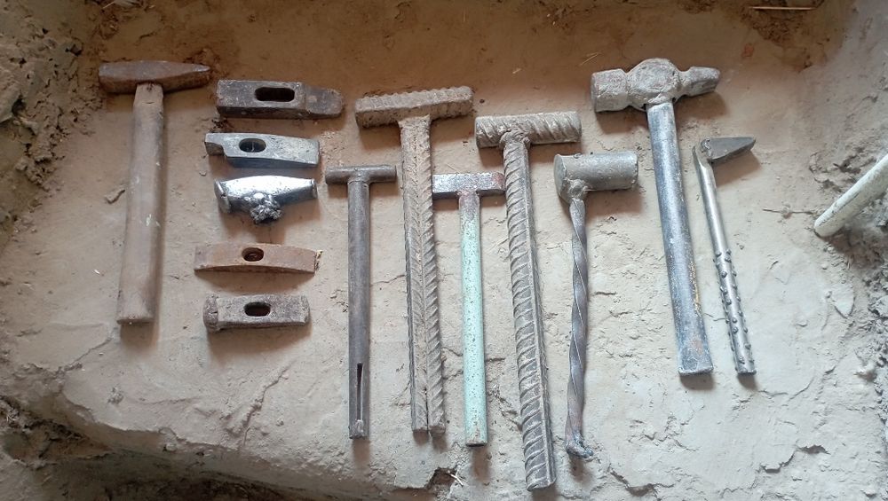 Болта дарахт чопиш учун