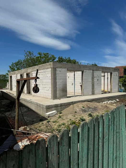 Casa in constructie de vanzare