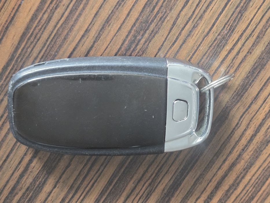 Оригинален ключ за Ауди А8 2010