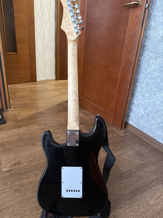 Продам гитару Левинсон