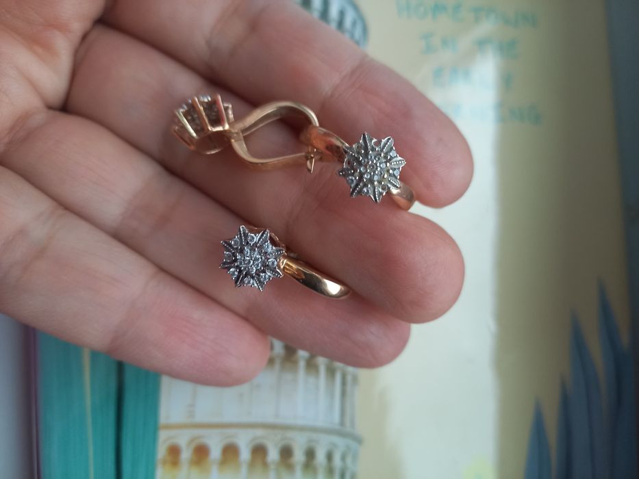 Золотые серьги продам за гр 47000