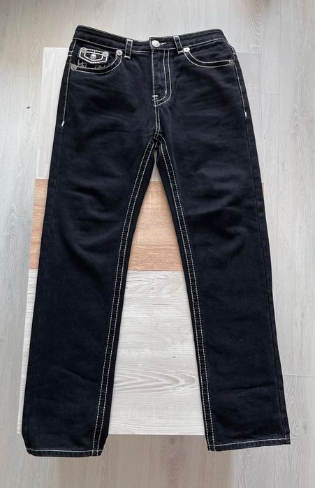 blugi True Religion,calitate foarte buna,cusături impecabile mărimea 32 buni pentru o persoană înaltă,mai slabă în talie  fit casual preț negociabil