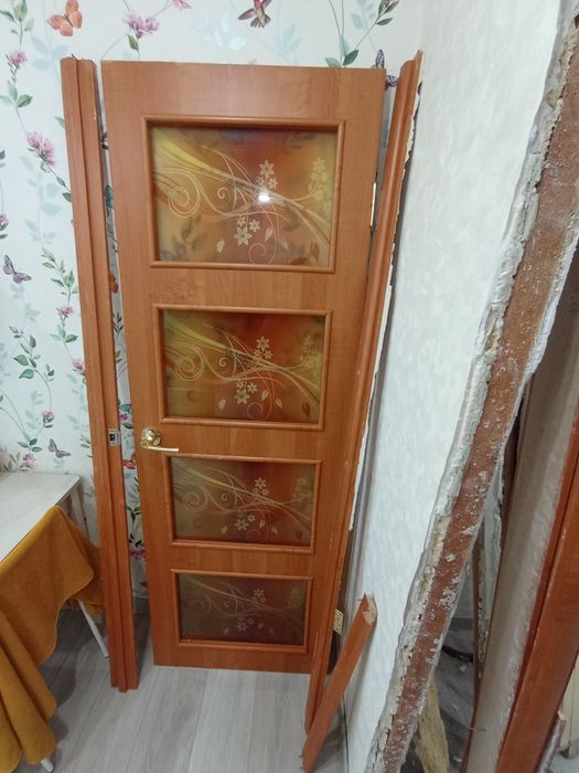 Дверь с коробом и обналичкой.