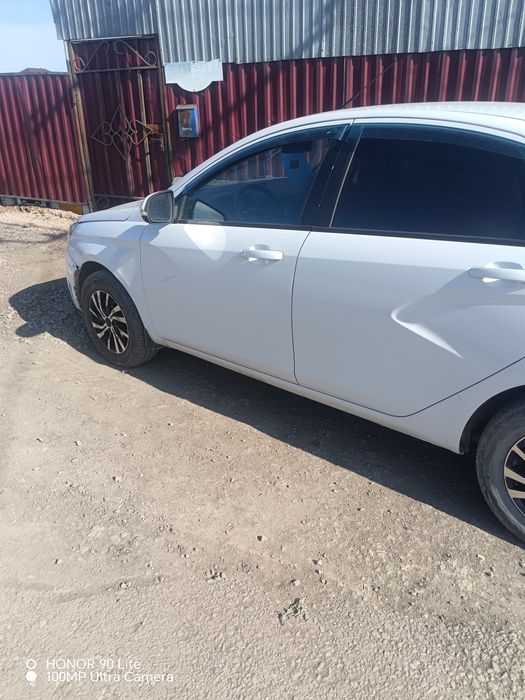 Продам Весту. На активном ходу.