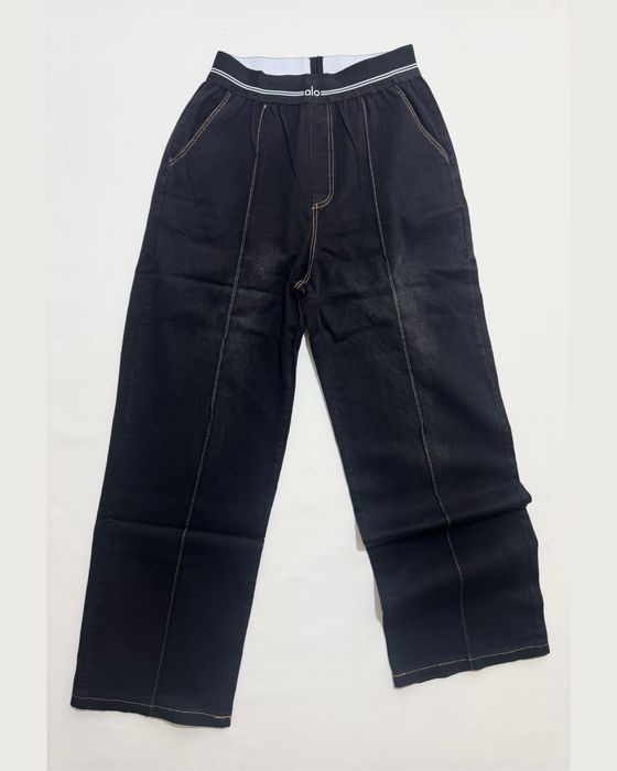 Женскин джинсы новые