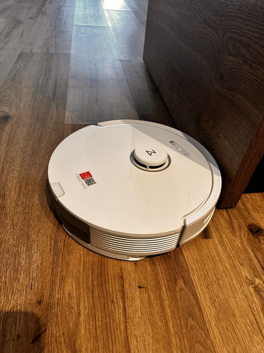 Roborock Q8 Max - apirator si mop