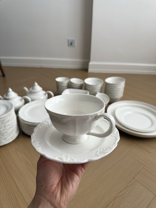 ПРОДАЮ СЕРВИЗ на 12 песон