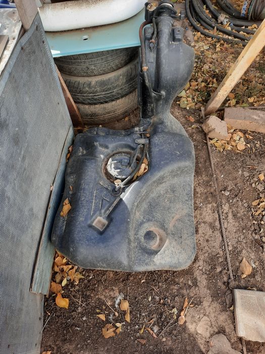 Бензобак на пассат В3 седан