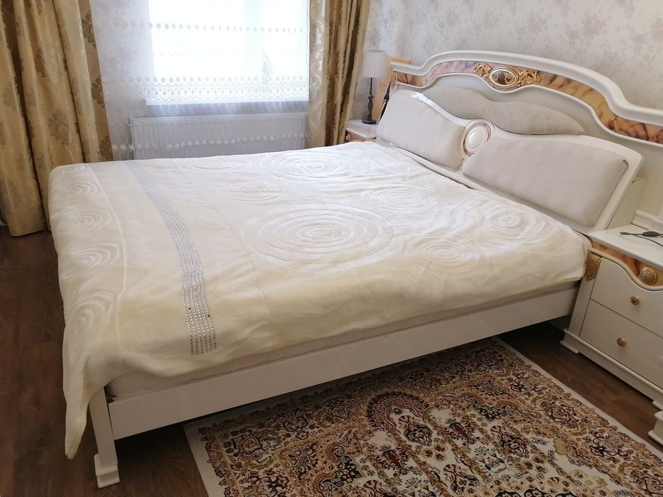 Кровать с матрасом
