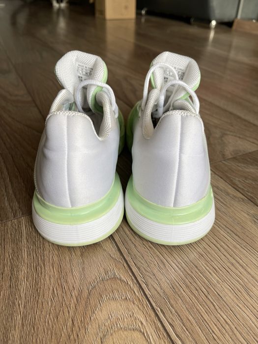 Кросовки жен adidas для игры в теннис