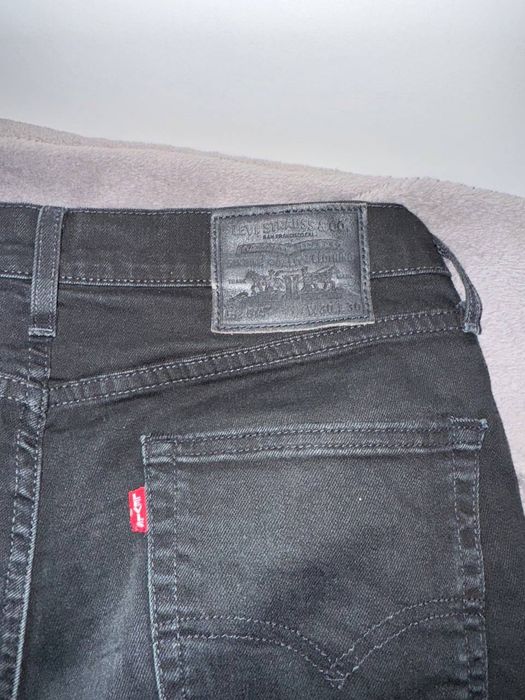 Джинсы Levi's прямого кроя. Оригинал.