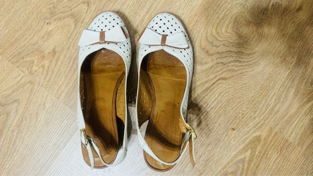 Босоножки кожанные в молочном цвете