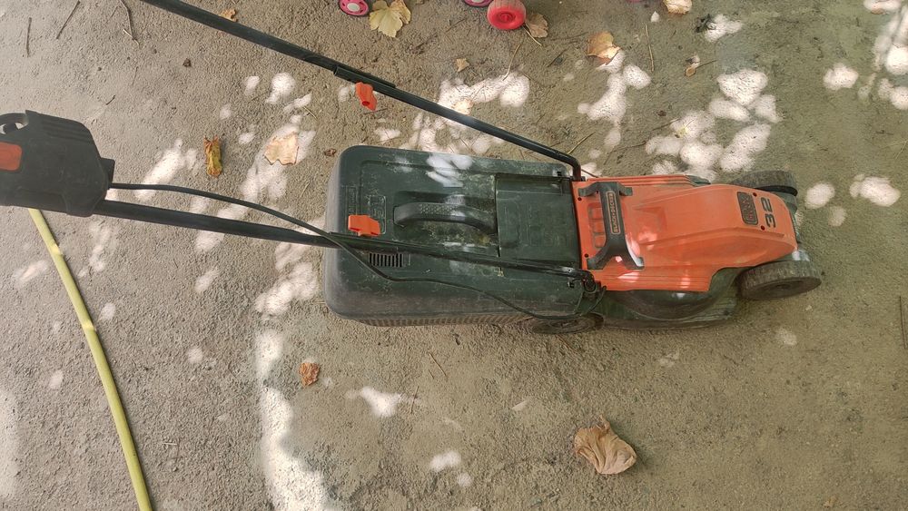 Газонокосилка Black and decker.