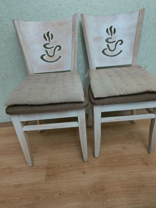 Маса със столове