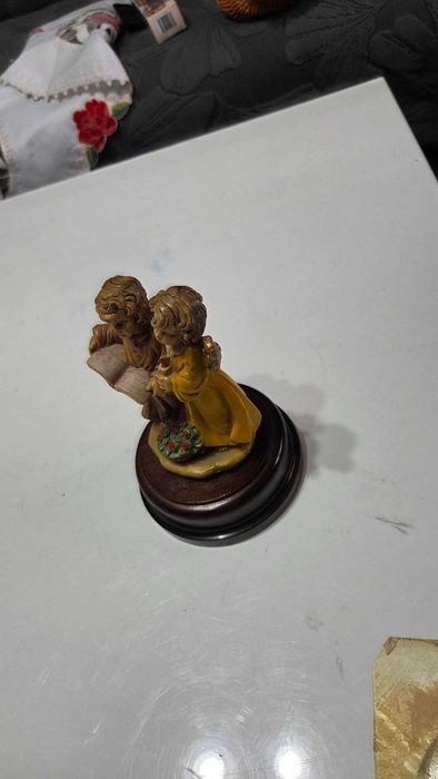 Mica statueta muzicala cu ingerasi