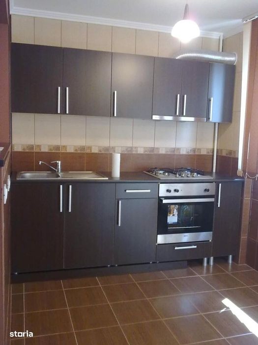 Metrou Costin Georgian - Garsoniera 31mp Titan An 1979 - Renovata — fotografia 1