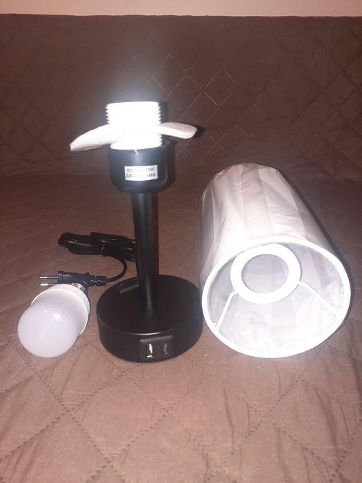 Lampă de noptieră tactilă dimabilă cu încărcare USB