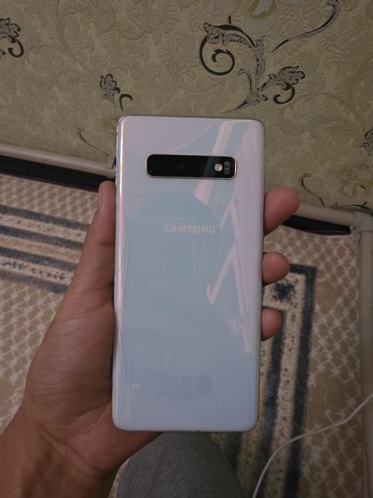 Продам самсунг с10+. 8гб/128гб