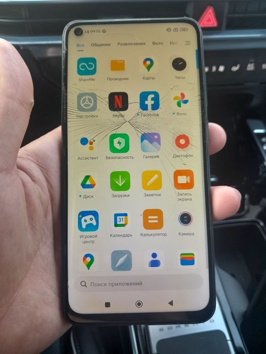 Продам телефон все работает.