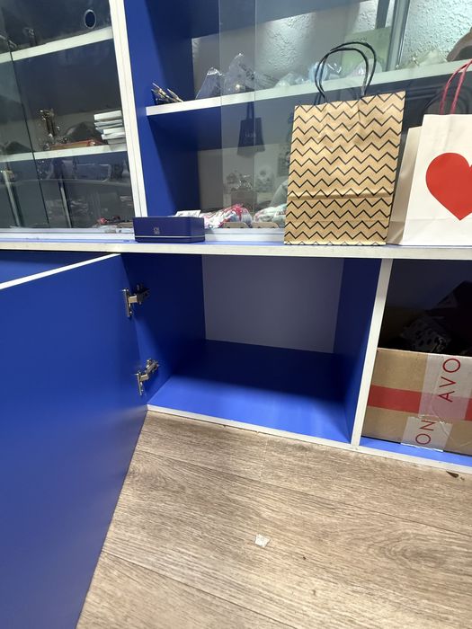 Продам витрины.