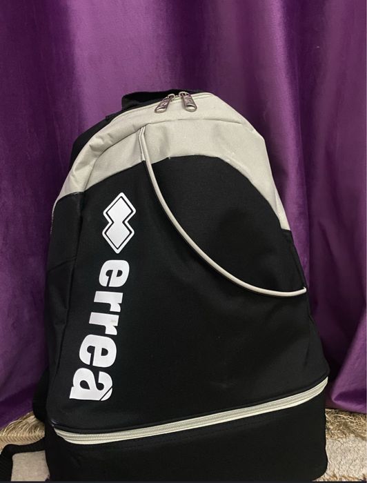 errea рюкзак в черно белом цвете