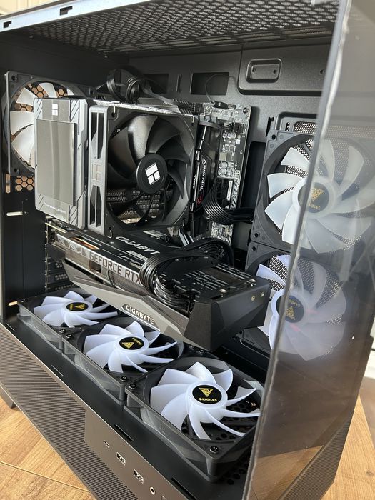 НОВ! Геймърски компютър, Ryzen 5700, 32GB RAM, RTX 3080, x570 Tomahawk