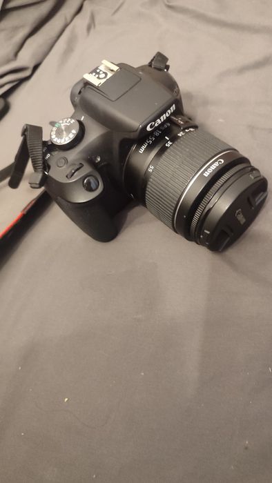 Фотоаппарат Canon EOS 2000D
