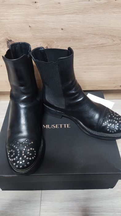 Musette Ефектни кожени боти