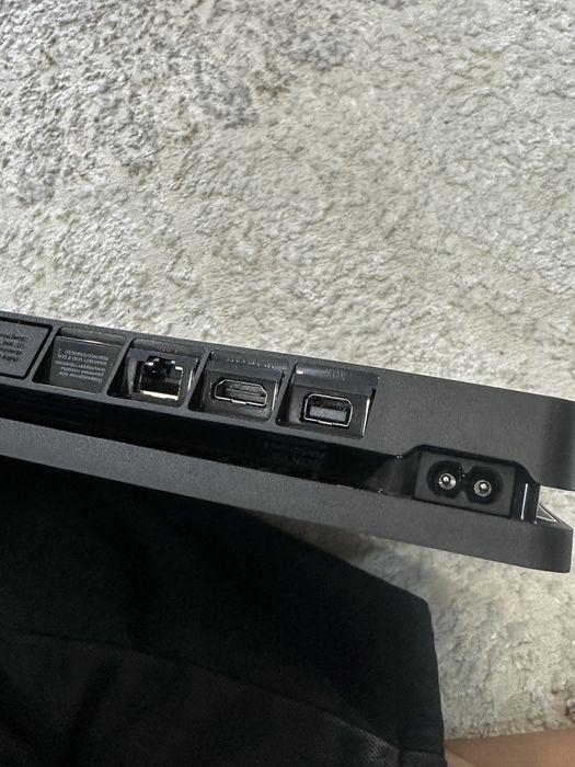 Sony PlayStation 4 slim 1tb +игры